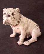 Urn steen buldog rechts